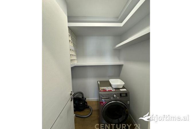 Shtepi ne shitje Apartament ne Tirane, 3+1, Mobilimi Pjeserisht e mobiluar, Pagesa 1,000,000  Euro.