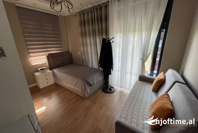 Shtepi ne shitje Apartament ne Tirane, 3+1, Mobilimi E mobiluar, Pagesa 540,000  Euro.