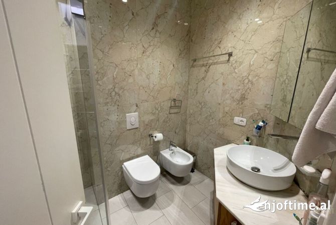 Shtepi ne shitje Apartament ne Tirane, 3+1, Mobilimi E mobiluar, Pagesa 540,000  Euro.