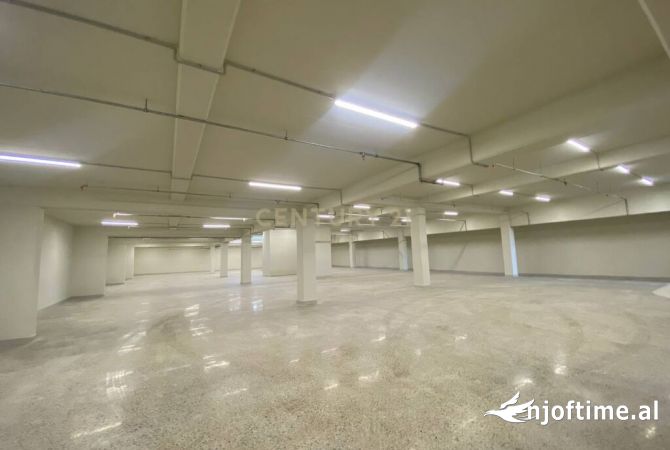 JEPET ME QIRA GODINE MULTIFUNKSIONALE TE CASA ITALIA  Tirana, Albania