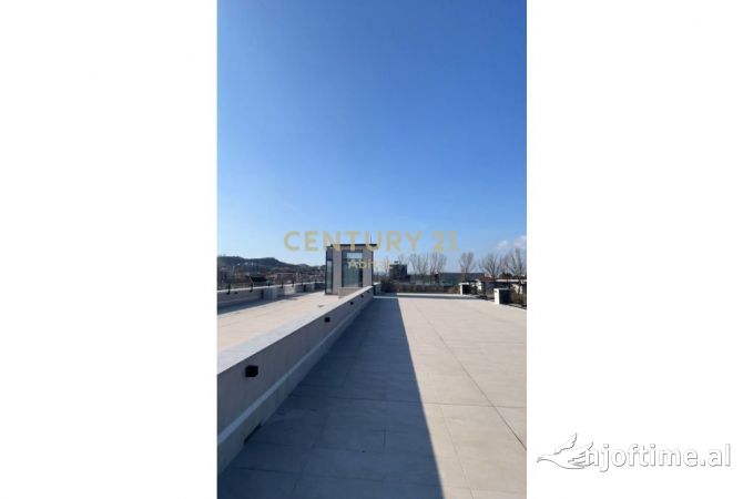 JEPET ME QIRA GODINE MULTIFUNKSIONALE TE CASA ITALIA  Tirana, Albania