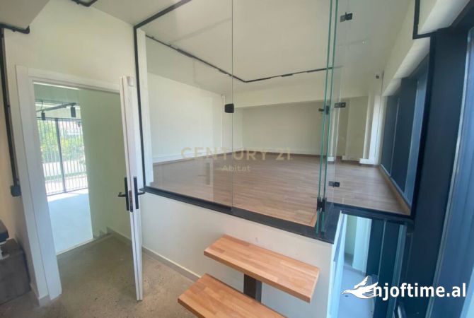 Ambient biznesi me qera 4+1 ne Tirane - 17,000 Euro