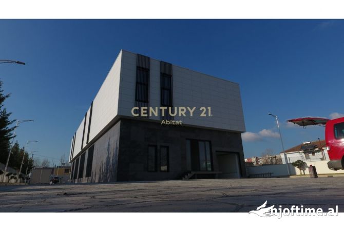 JEPET ME QIRA GODINE MULTIFUNKSIONALE TE CASA ITALIA  Tirana, Albania