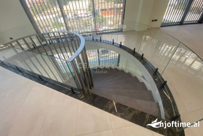 JEPET ME QIRA GODINE MULTIFUNKSIONALE TE CASA ITALIA  Tirana, Albania