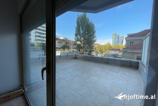 Ambient biznesi me qera 3+1 ne Tirane - 1,500 Euro