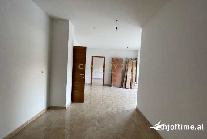 AMBIENT ZYRASH 3+Verande PER QIRA NE ISH BLLOK !!  Rr. Ukraina e Lire Tirana, Albania