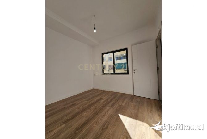 Shtepi ne shitje Apartament ne Tirane, 1+1, Mobilimi Bosh, pa mobiluar, Pagesa 112,000  Euro.