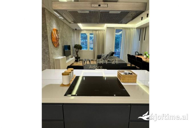 Shtepi ne shitje Apartament ne Tirane, 3+1, Mobilimi E mobiluar, Pagesa 239,000  Euro.