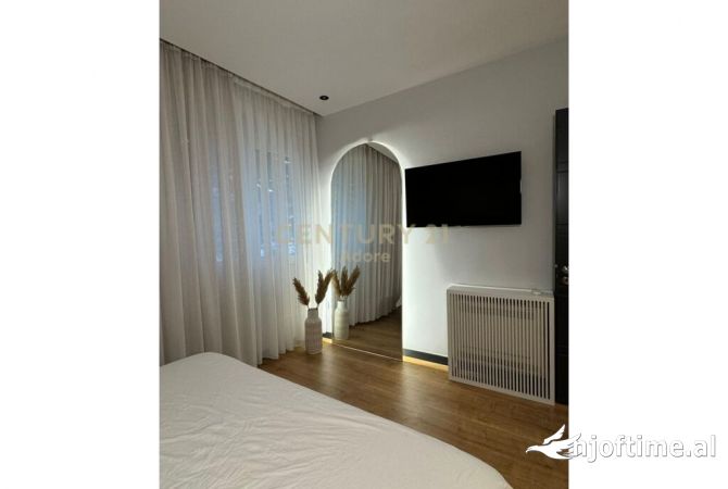 Shtepi ne shitje Apartament ne Tirane, 3+1, Mobilimi E mobiluar, Pagesa 239,000  Euro.