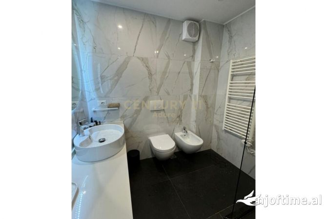 Shtepi ne shitje Apartament ne Tirane, 3+1, Mobilimi E mobiluar, Pagesa 239,000  Euro.