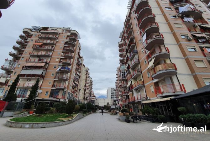 Ambient biznesi me qera 2+1 ne Tirane - 1,700 Euro