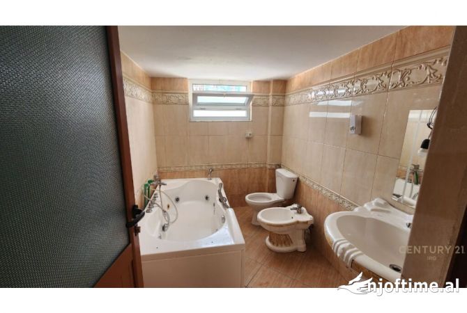 PER QERA AMBIENT BIZNESI NE RR.KRYESORE DON BOSKO,  Perballe Bujtines se Gjelit Tirana, Albania