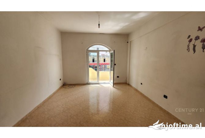 Ambient biznesi me qera 3+1 ne Tirane - 500 Euro
