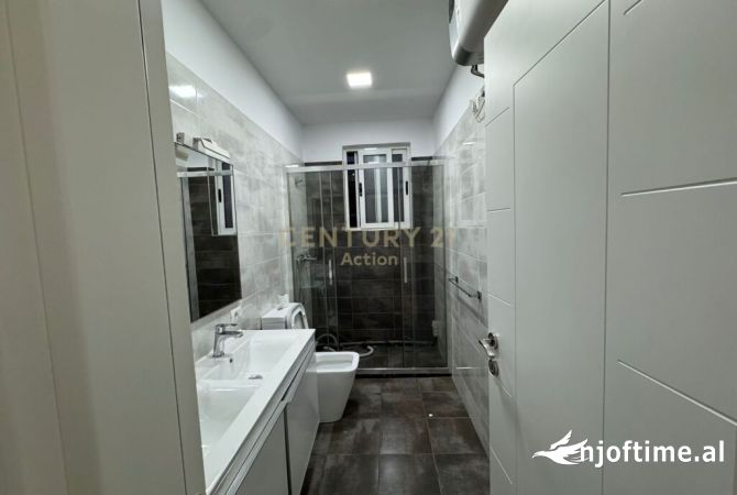 Ambient biznesi me qera 3+1 ne Tirane - 700 Euro