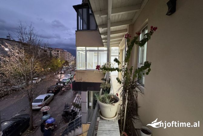 JEPET ME QIRA NJESI PER KLINIKE DENTARE, SHKOLLA E BALETIT!  Tirana, Albania