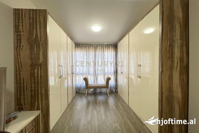 Penthouse (panoramic top floor) for sale in Tirana 4+1, Furnished