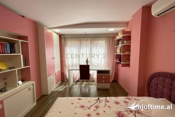 Penthouse (panoramic top floor) for sale in Tirana 4+1, Furnished