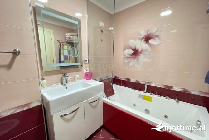 Penthouse (panoramic top floor) for sale in Tirana 4+1, Furnished