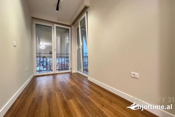 Shtepi ne shitje Apartament ne Tirane, 2+1, Mobilimi Bosh, pa mobiluar, Pagesa 339,000  Euro.
