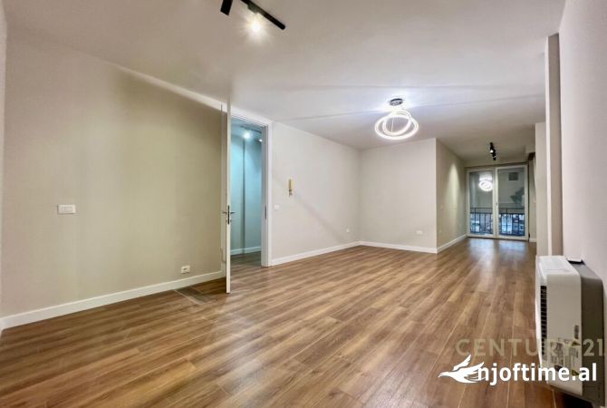 Shtepi ne shitje Apartament ne Tirane, 2+1, Mobilimi Bosh, pa mobiluar, Pagesa 339,000  Euro.