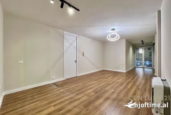 Shtepi ne shitje Apartament ne Tirane, 2+1, Mobilimi Bosh, pa mobiluar, Pagesa 339,000  Euro.