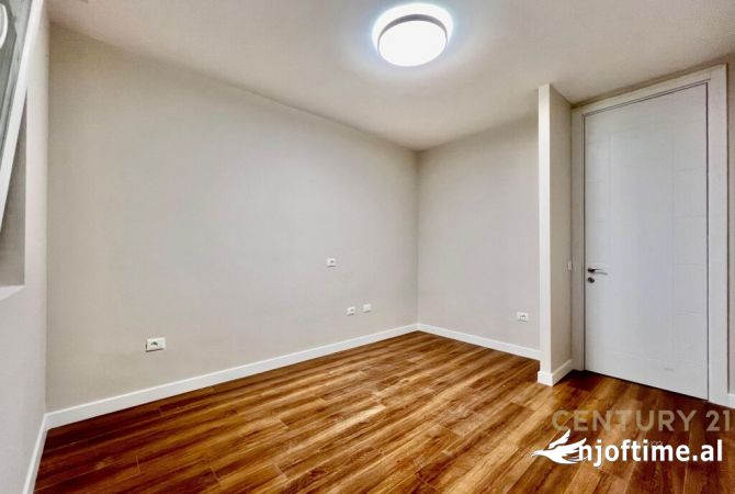 Shtepi ne shitje Apartament ne Tirane, 2+1, Mobilimi Bosh, pa mobiluar, Pagesa 339,000  Euro.
