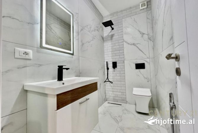 Shtepi ne shitje Apartament ne Tirane, 2+1, Mobilimi Bosh, pa mobiluar, Pagesa 339,000  Euro.