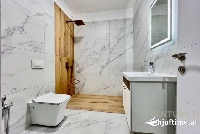 Shtepi ne shitje Apartament ne Tirane, 2+1, Mobilimi Bosh, pa mobiluar, Pagesa 339,000  Euro.