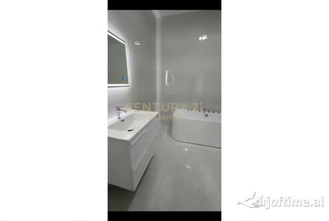Duplex (2 storey house) for rent in Tirana 4+1, Emty