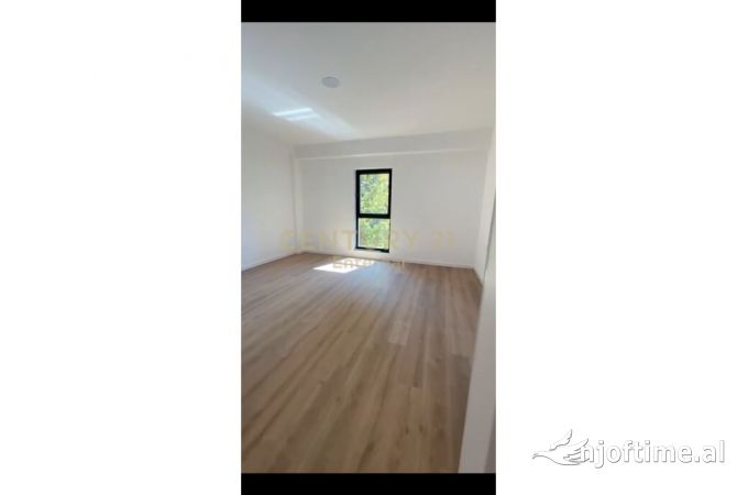 Duplex (2 storey house) for rent in Tirana 4+1, Emty