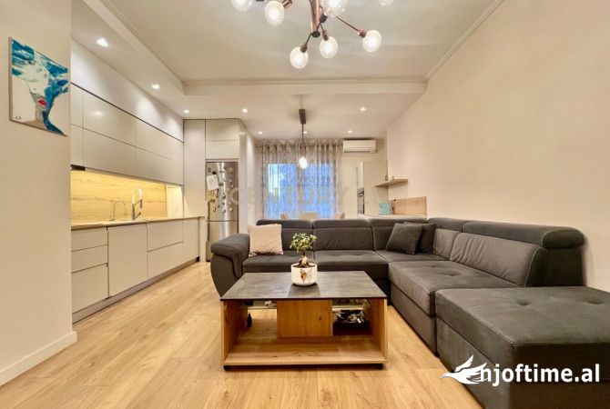 Shtepi ne shitje Apartament ne Tirane, 2+1, Mobilimi E mobiluar, Pagesa 148,000  Euro.