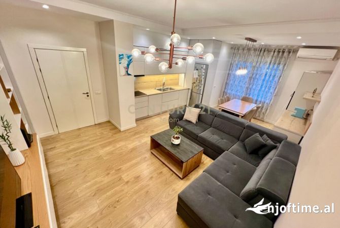 Shtepi ne shitje Apartament ne Tirane, 2+1, Mobilimi E mobiluar, Pagesa 148,000  Euro.