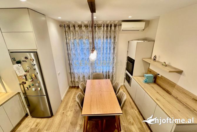 Shtepi ne shitje Apartament ne Tirane, 2+1, Mobilimi E mobiluar, Pagesa 148,000  Euro.