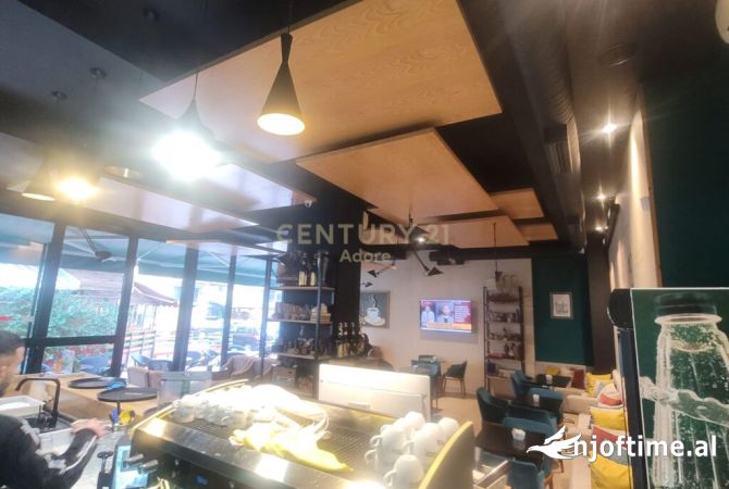 Shitje ambjenti komercial dhe shitje Biznesi Bar-Kafe prane 21 Dhjetorit, Tirane - 135000Euro | 74 m2  