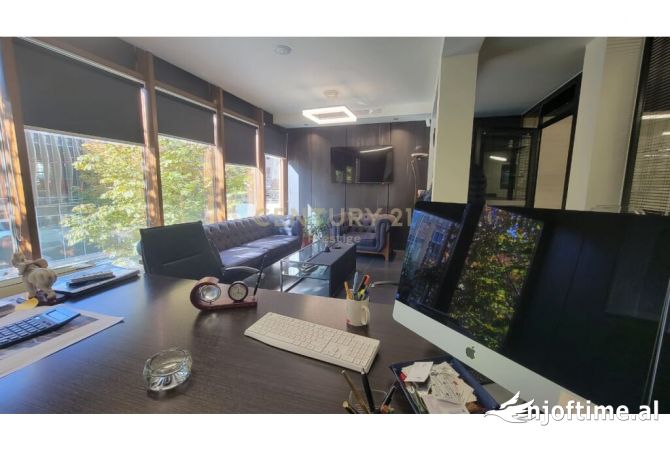 Okazion - OBJEKT SHERBIMI 4 KATESH NE SHITJE E VENDOSUR TEK RRUGA BARRIKADAVE, TIRANE