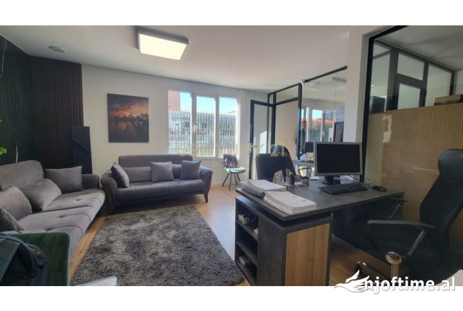 Okazion - OBJEKT SHERBIMI 4 KATESH NE SHITJE E VENDOSUR TEK RRUGA BARRIKADAVE, TIRANE