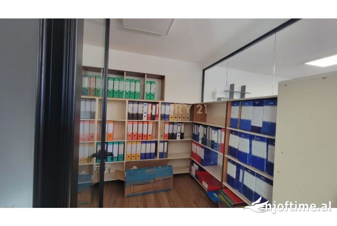 Okazion - OBJEKT SHERBIMI 4 KATESH NE SHITJE E VENDOSUR TEK RRUGA BARRIKADAVE, TIRANE