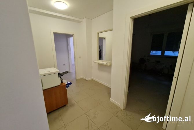 Shtepi ne shitje Apartament ne Tirane, 5+1, Mobilimi E mobiluar, Pagesa 820,000  Euro.