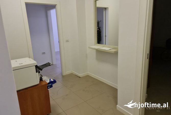 Shtepi ne shitje Apartament ne Tirane, 5+1, Mobilimi E mobiluar, Pagesa 820,000  Euro.