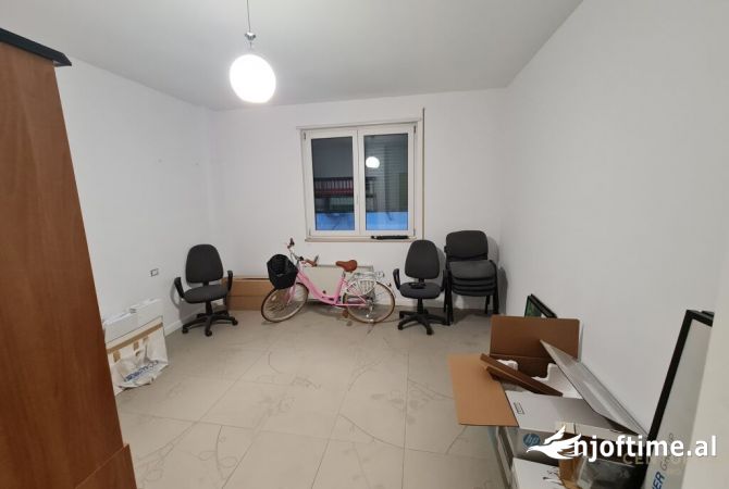 Shtepi ne shitje Apartament ne Tirane, 5+1, Mobilimi E mobiluar, Pagesa 820,000  Euro.