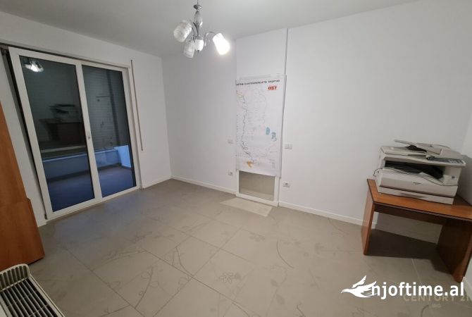 Shtepi ne shitje Apartament ne Tirane, 5+1, Mobilimi E mobiluar, Pagesa 820,000  Euro.