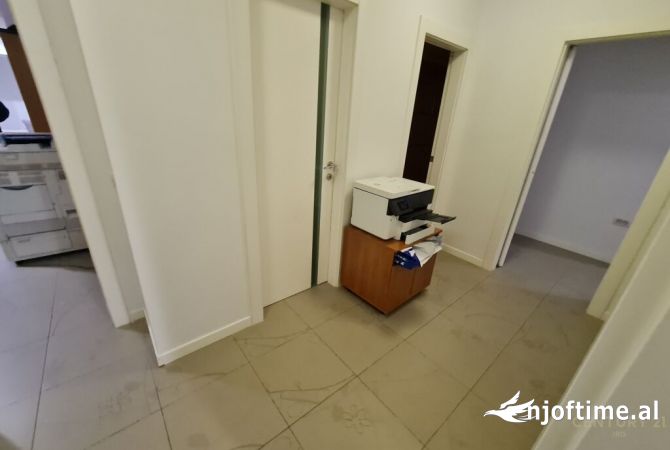 Shtepi ne shitje Apartament ne Tirane, 5+1, Mobilimi E mobiluar, Pagesa 820,000  Euro.