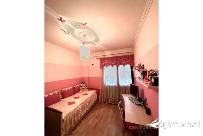 Shtepi ne shitje Apartament ne Tirane, 2+1, Mobilimi E mobiluar, Pagesa 530,000  Euro.