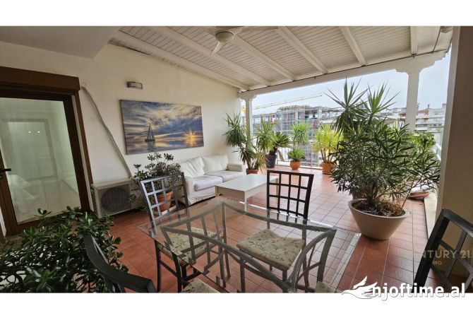 Shtepi ne shitje Apartament ne Tirane, 3+1, Mobilimi E mobiluar, Pagesa 640,000  Euro.