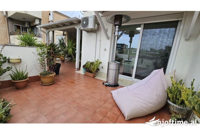 Shtepi ne shitje Apartament ne Tirane, 3+1, Mobilimi E mobiluar, Pagesa 640,000  Euro.