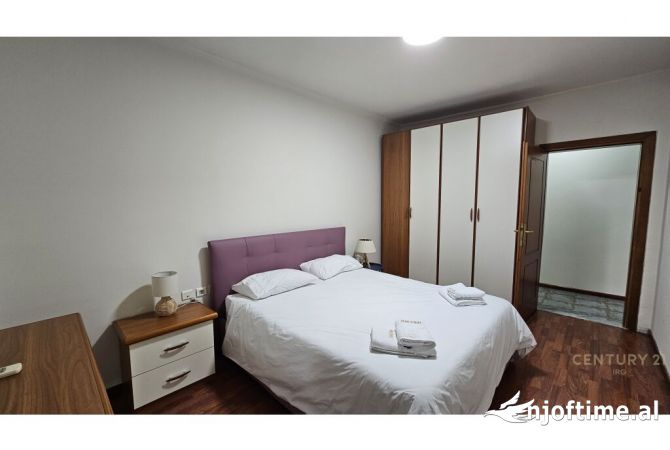 Shtepi ne shitje Apartament ne Tirane, 3+1, Mobilimi E mobiluar, Pagesa 640,000  Euro.