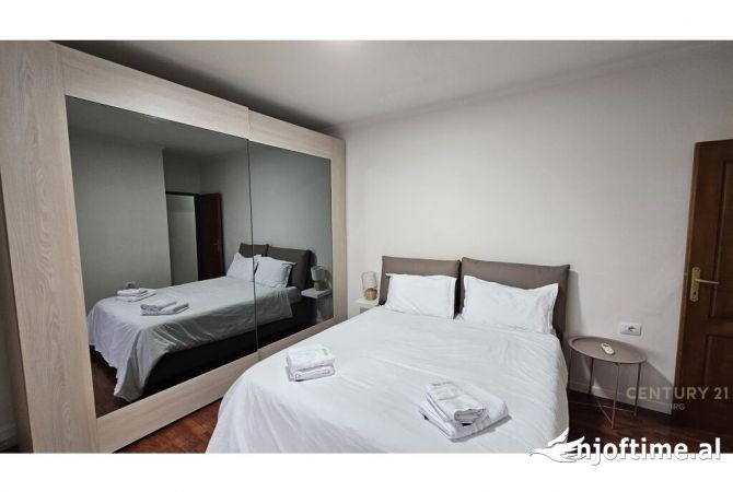 Shtepi ne shitje Apartament ne Tirane, 3+1, Mobilimi E mobiluar, Pagesa 640,000  Euro.