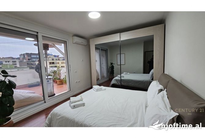 Shtepi ne shitje Apartament ne Tirane, 3+1, Mobilimi E mobiluar, Pagesa 640,000  Euro.