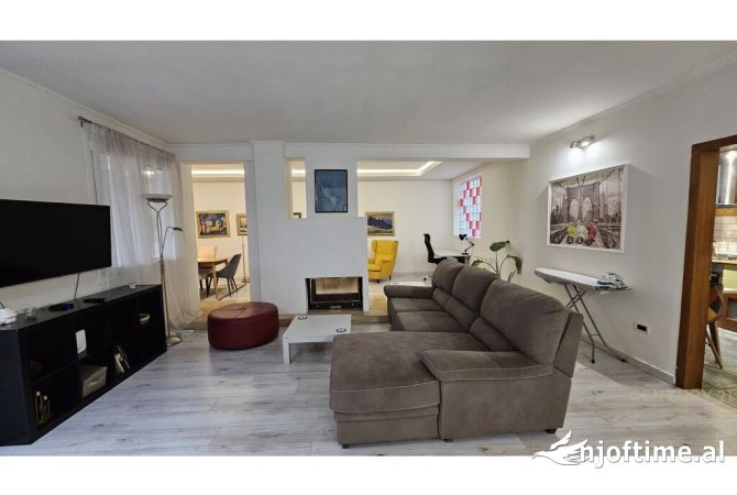 Shtepi ne shitje Apartament ne Tirane, 3+1, Mobilimi E mobiluar, Pagesa 640,000  Euro.