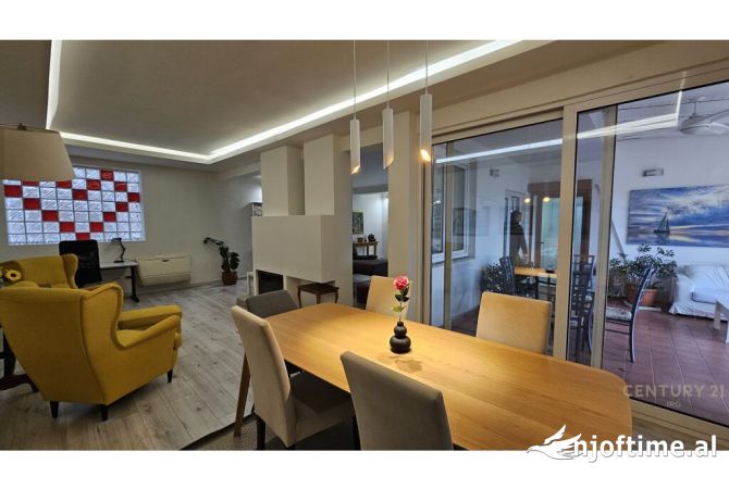 Shtepi ne shitje Apartament ne Tirane, 3+1, Mobilimi E mobiluar, Pagesa 640,000  Euro.